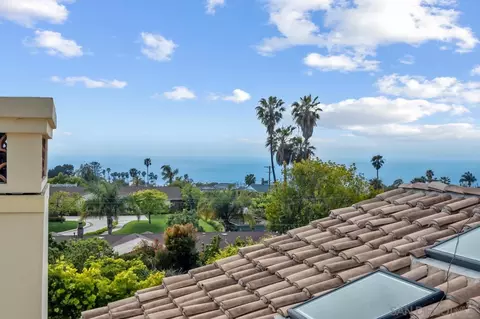 View/Area - 6720 Muirlands Dr, La Jolla, CA 92037 photo 3 of 8