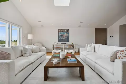 Living - 6720 Muirlands Dr, La Jolla, CA 92037 photo 5 of 12
