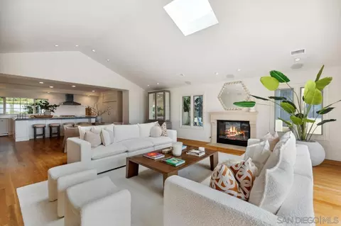 Living - 6720 Muirlands Dr, La Jolla, CA 92037 photo 2 of 12