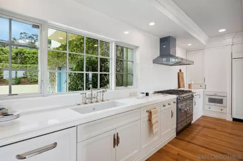 Kitchen - 6720 Muirlands Dr, La Jolla, CA 92037 photo 3 of 6