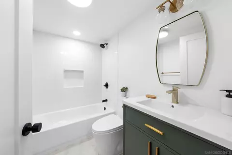 Bath - 9960 Pandora Dr, La Mesa, CA 91941 photo 2 of 6