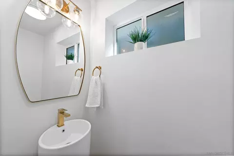 Bath - 9960 Pandora Dr, La Mesa, CA 91941 photo 6 of 6