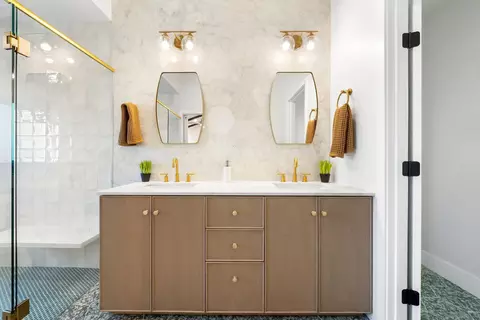 Bath - 9960 Pandora Dr, La Mesa, CA 91941 photo 3 of 6