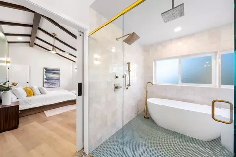 Bath - 9960 Pandora Dr, La Mesa, CA 91941 photo 5 of 6