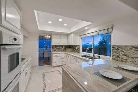 Kitchen - 12832 Vista Cielo, Spring Valley, CA 91978 photo 4 of 6