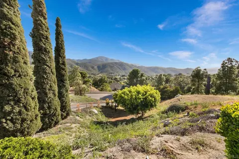Exterior - 12832 Vista Cielo, Spring Valley, CA 91978 photo 16 of 24