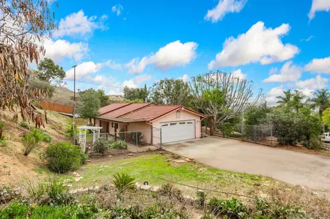 12313 Winter Gardens Dr, Lakeside, CA 92040