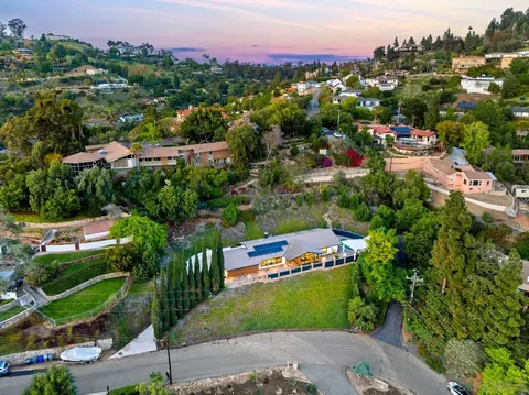 View/Area - 4911 Beaumont Dr, La Mesa, CA 91941 photo 3 of 8