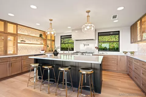 Kitchen - 4911 Beaumont Dr, La Mesa, CA 91941 photo 6 of 13