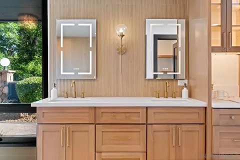 Bath - 4911 Beaumont Dr, La Mesa, CA 91941 photo 8 of 12