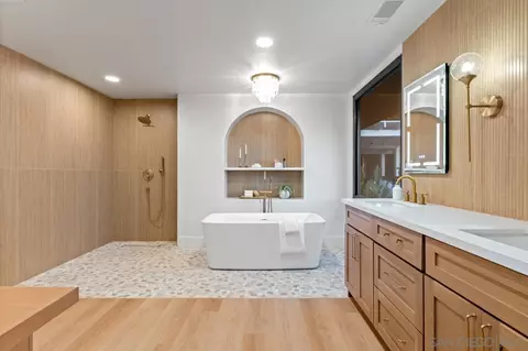 Bath - 4911 Beaumont Dr, La Mesa, CA 91941 photo 1 of 12