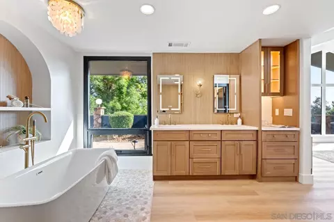 Bath - 4911 Beaumont Dr, La Mesa, CA 91941 photo 7 of 12