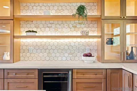 Kitchen - 4911 Beaumont Dr, La Mesa, CA 91941 photo 11 of 13
