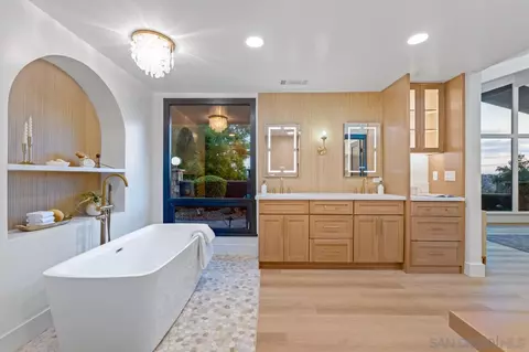 Bath - 4911 Beaumont Dr, La Mesa, CA 91941 photo 3 of 12
