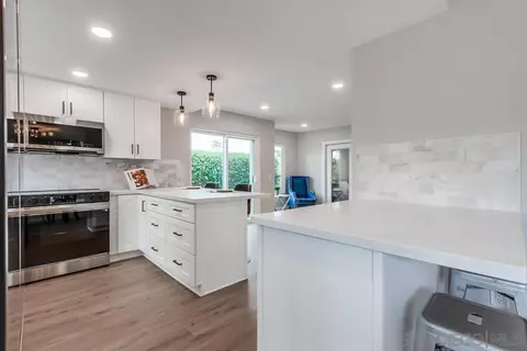 Kitchen - 1278 Avenida Miguel, Encinitas, CA 92024 photo 5 of 9