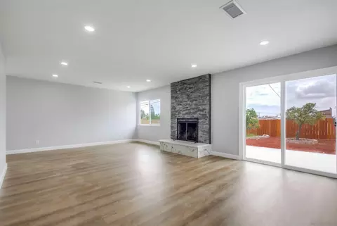 Living - 824 Paraiso Ave, Spring Valley, CA 91977 photo 2 of 8
