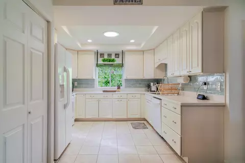 Kitchen - 12466 Keemo Ter, Lakeside, CA 92040 photo 2 of 5