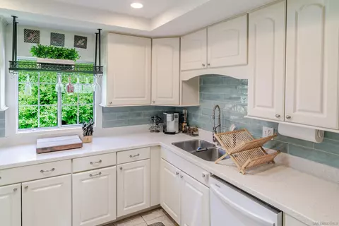 Kitchen - 12466 Keemo Ter, Lakeside, CA 92040 photo 4 of 5