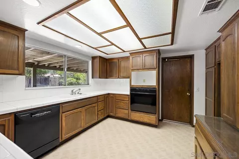 3718 Barbic Ct, Spring Valley, CA 91977 photo 15