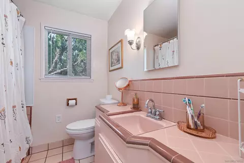 Bath - 900 W 16th Ave, Escondido, CA 92025 photo 2 of 2