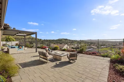 Exterior - 1417 Apex Pl, Escondido, CA 92026 photo 5 of 10