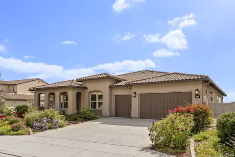 Exterior - 1417 Apex Pl, Escondido, CA 92026 photo 2 of 10