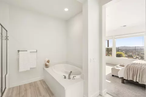 Bath - 1417 Apex Pl, Escondido, CA 92026 photo 4 of 5
