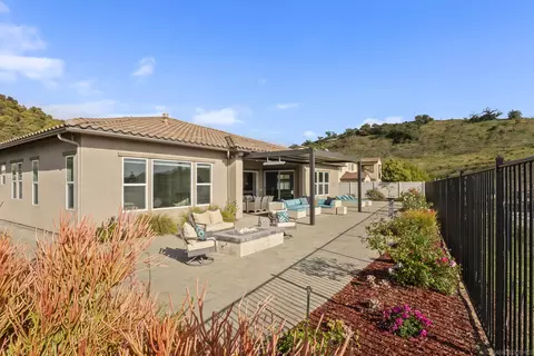 Exterior - 1417 Apex Pl, Escondido, CA 92026 photo 6 of 10