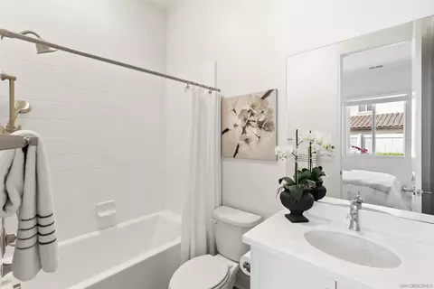 Bath - 1417 Apex Pl, Escondido, CA 92026 photo 1 of 5