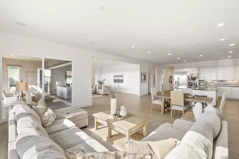 Living - 1417 Apex Pl, Escondido, CA 92026 photo 2 of 4