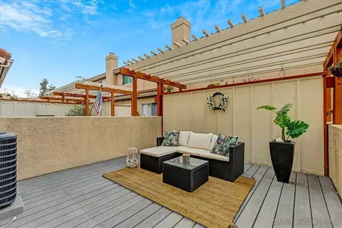 7757 Caminito Monarca #109, Carlsbad, CA 92009