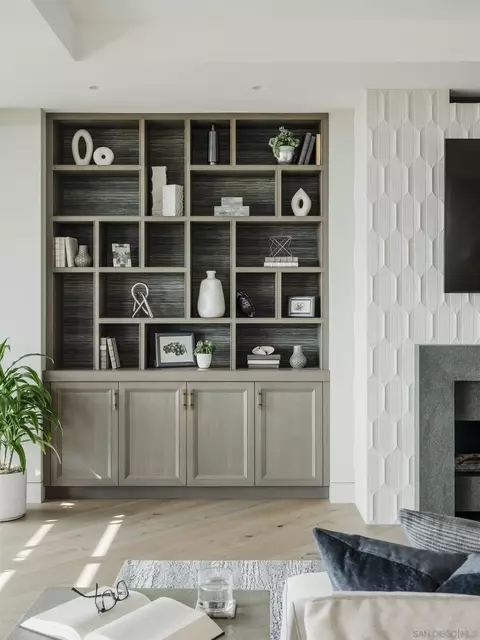 Living - 5416 Candlelight Dr, La Jolla, CA 92037 photo 3 of 7