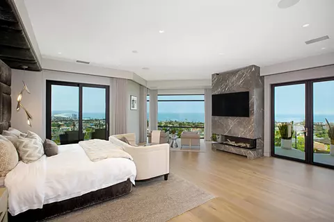 Bedroom - 5416 Candlelight Dr, La Jolla, CA 92037 photo 1 of 6