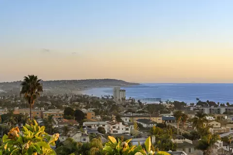 View/Area - 5416 Candlelight Dr, La Jolla, CA 92037 photo 3 of 6