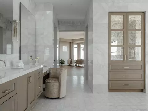 Bath - 5416 Candlelight Dr, La Jolla, CA 92037 photo 3 of 11