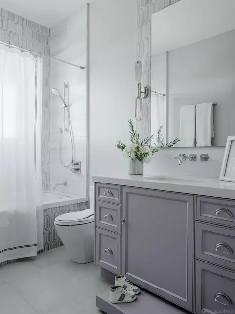Bath - 5416 Candlelight Dr, La Jolla, CA 92037 photo 8 of 11