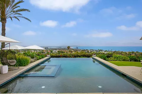 Exterior - 5416 Candlelight Dr, La Jolla, CA 92037 photo 7 of 11