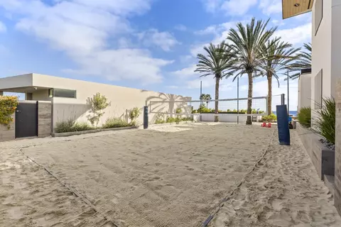 Exterior - 5416 Candlelight Dr, La Jolla, CA 92037 photo 5 of 11