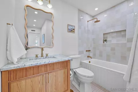 Bath - 255 Turner Ave, Encinitas, CA 92024 photo 1 of 4