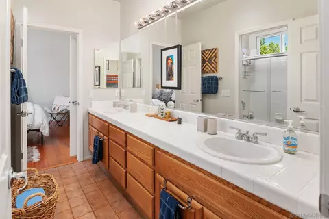 Bath - 424 Sky Mesa Rd, Alpine, CA 91901 photo 5 of 7