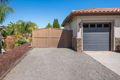 Exterior - 424 Sky Mesa Rd, Alpine, CA 91901 photo 2 of 22