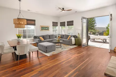 Living - 424 Sky Mesa Rd, Alpine, CA 91901 photo 3 of 5