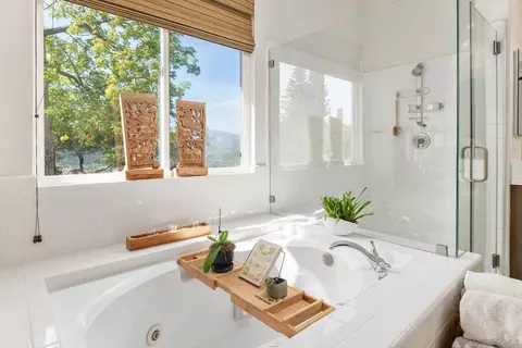 Bath - 424 Sky Mesa Rd, Alpine, CA 91901 photo 2 of 7