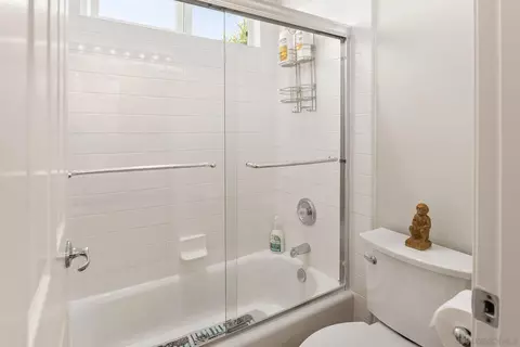 Bath - 424 Sky Mesa Rd, Alpine, CA 91901 photo 6 of 7