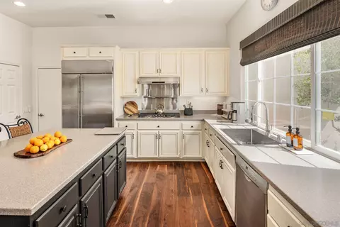 Kitchen - 424 Sky Mesa Rd, Alpine, CA 91901 photo 3 of 10