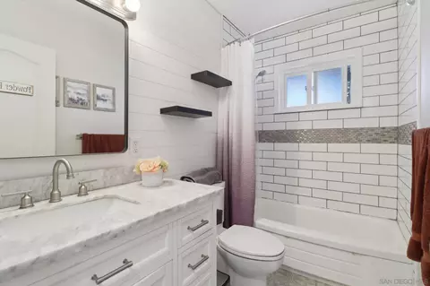 Bath - 734 Hackberry Pl, Fallbrook, CA 92028 photo 2 of 2