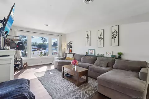 Living - 734 Hackberry Pl, Fallbrook, CA 92028 photo 2 of 2