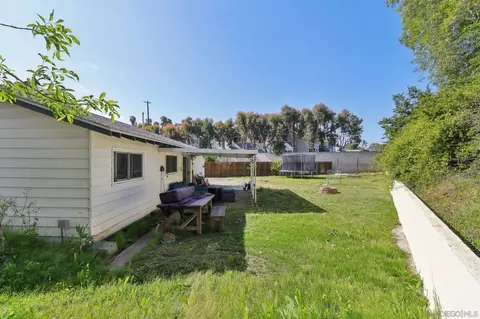 Exterior - 734 Hackberry Pl, Fallbrook, CA 92028 photo 3 of 5