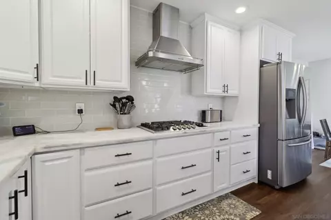 Kitchen - 734 Hackberry Pl, Fallbrook, CA 92028 photo 4 of 4