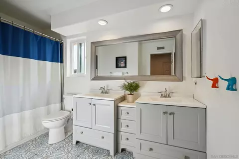 Bath - 12659 Butterwood Ct, Poway, CA 92064 photo 4 of 5